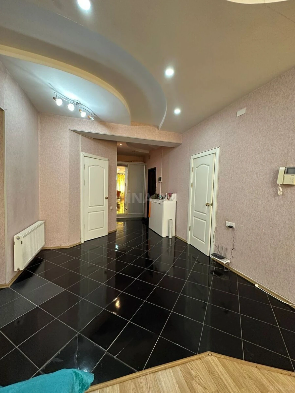 Satılır 3 otaqlı mənzil 107 m²