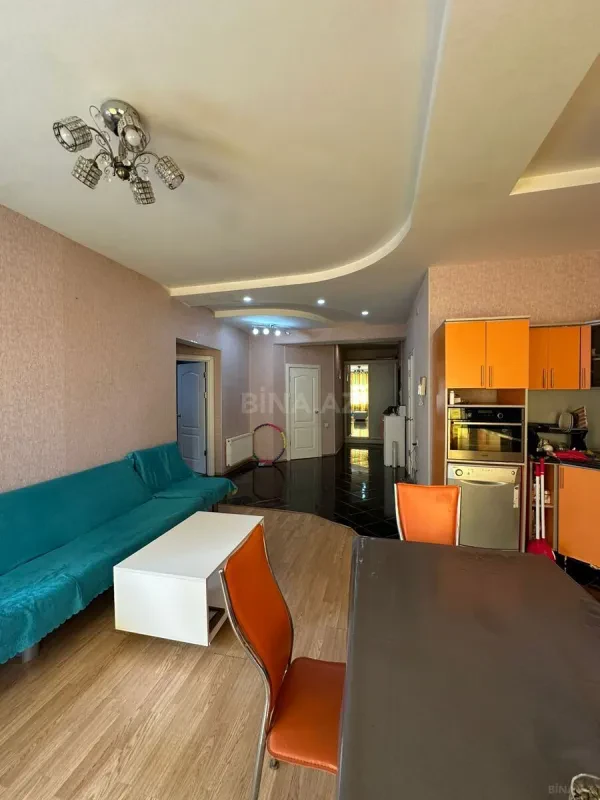 Satılır 3 otaqlı mənzil 107 m²