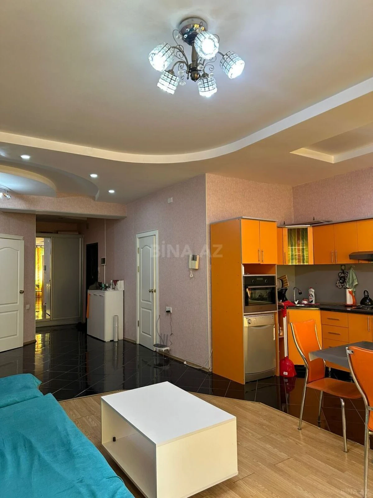 Satılır 3 otaqlı mənzil 107 m²