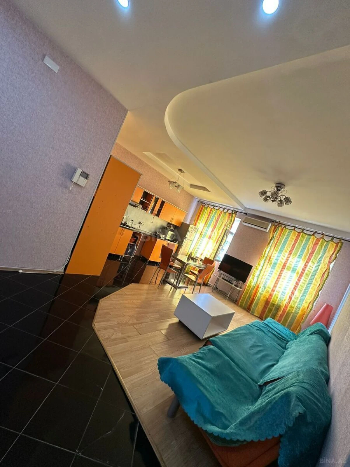 Satılır 3 otaqlı mənzil 107 m²