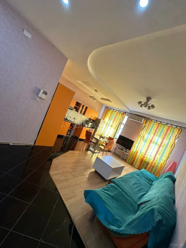 Satılır 3 otaqlı mənzil 107 m²
