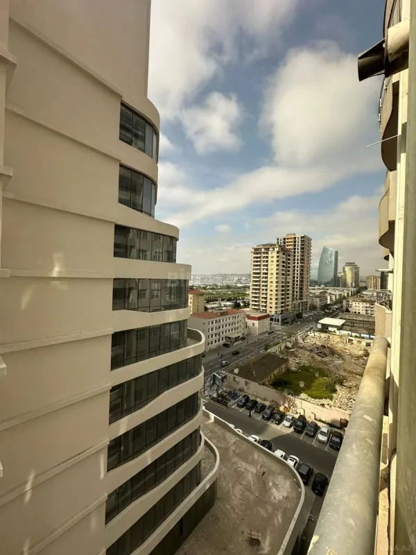Satılır 3 otaqlı mənzil 107 m²