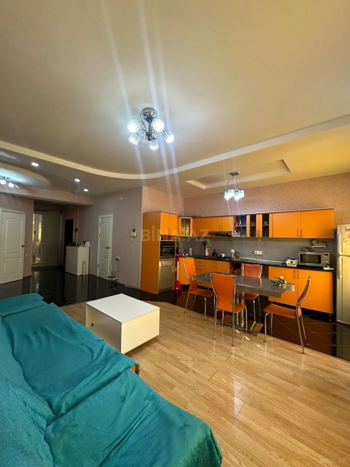 Satılır 3 otaqlı mənzil 107 m²