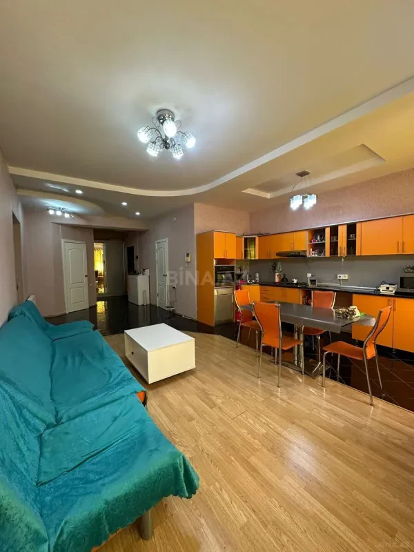 Satılır 3 otaqlı mənzil 107 m²