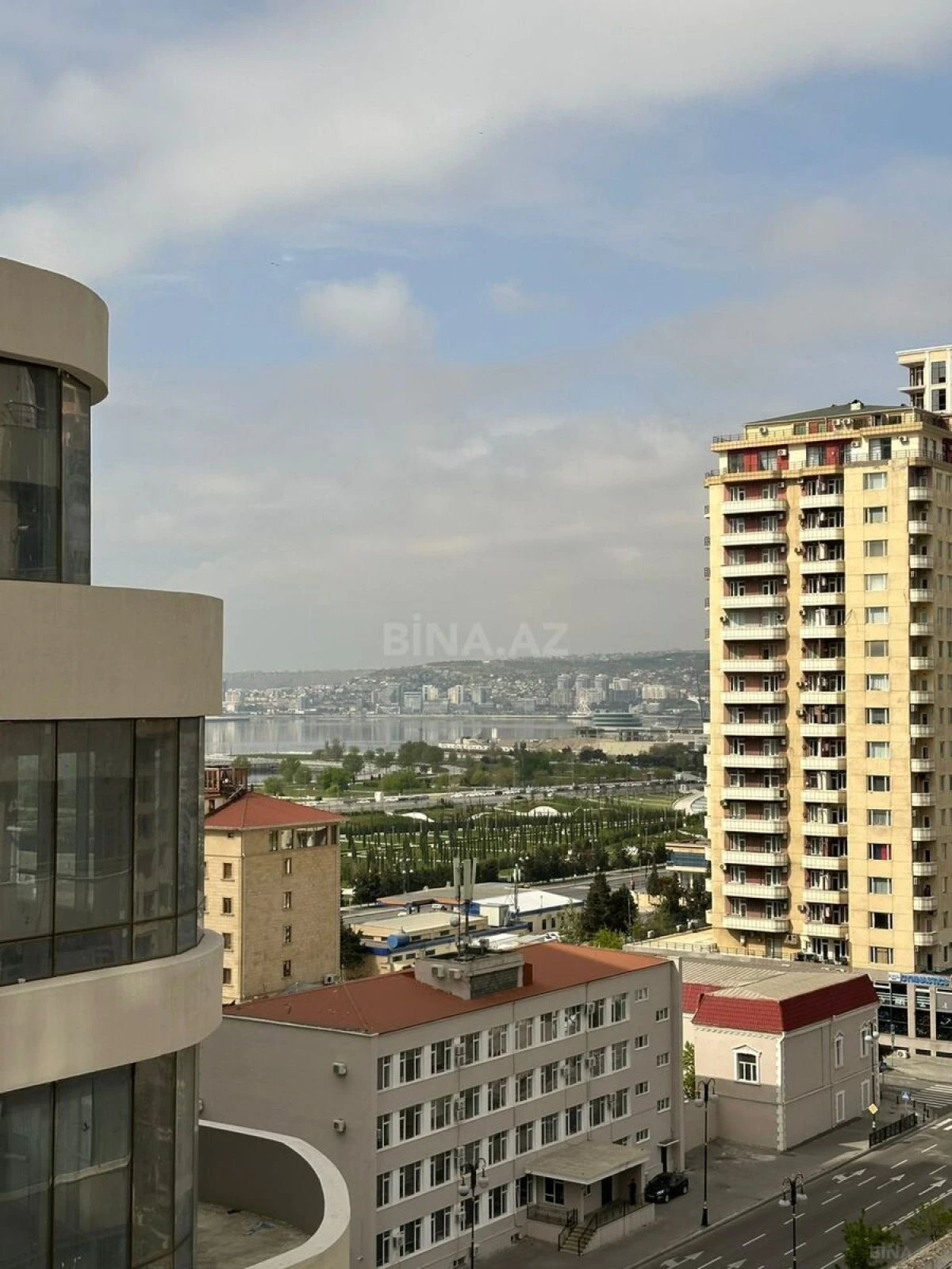 Satılır 3 otaqlı mənzil 107 m²