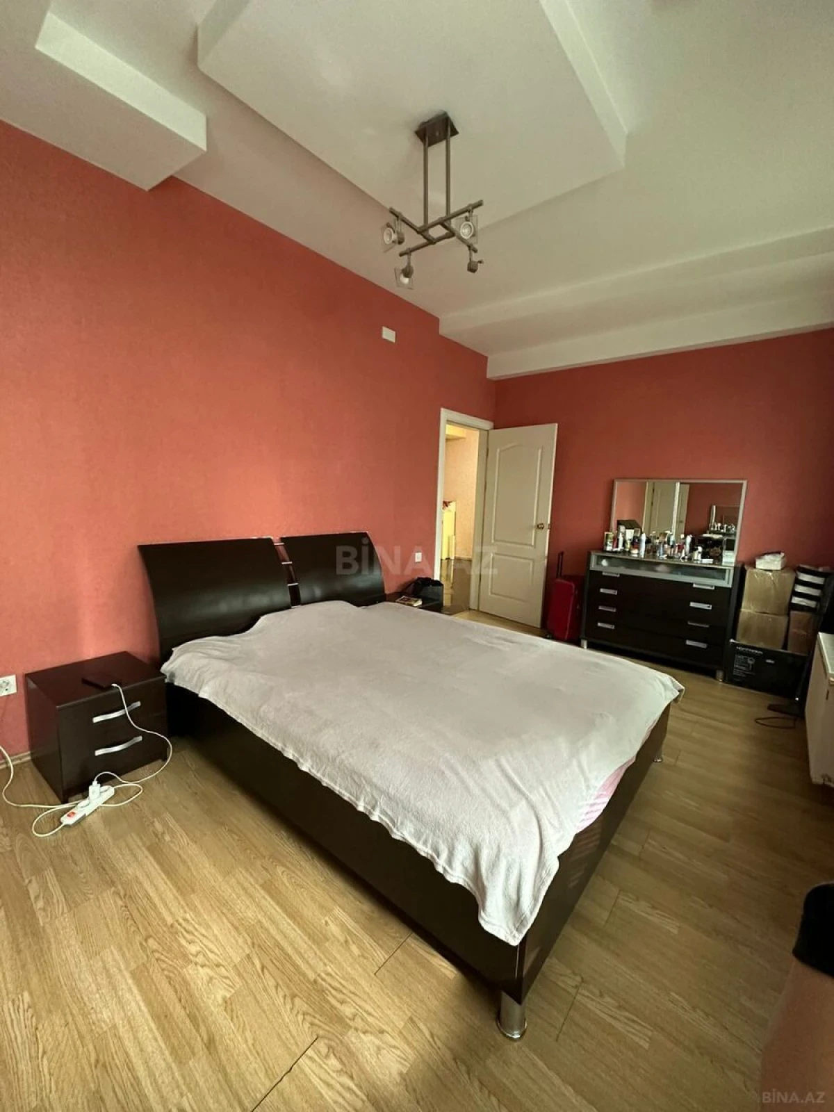 Satılır 3 otaqlı mənzil 107 m²