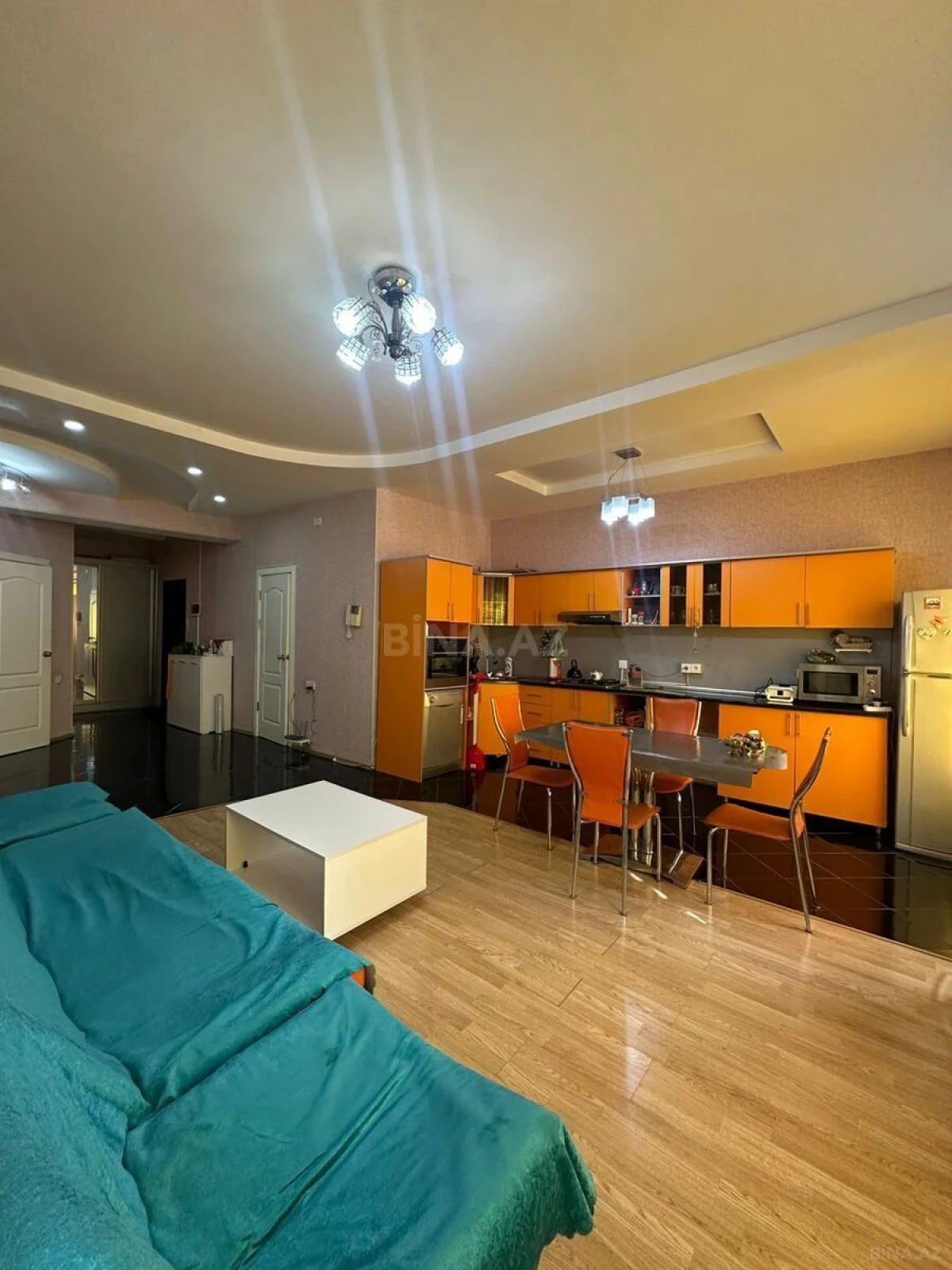 Satılır 3 otaqlı mənzil 107 m²