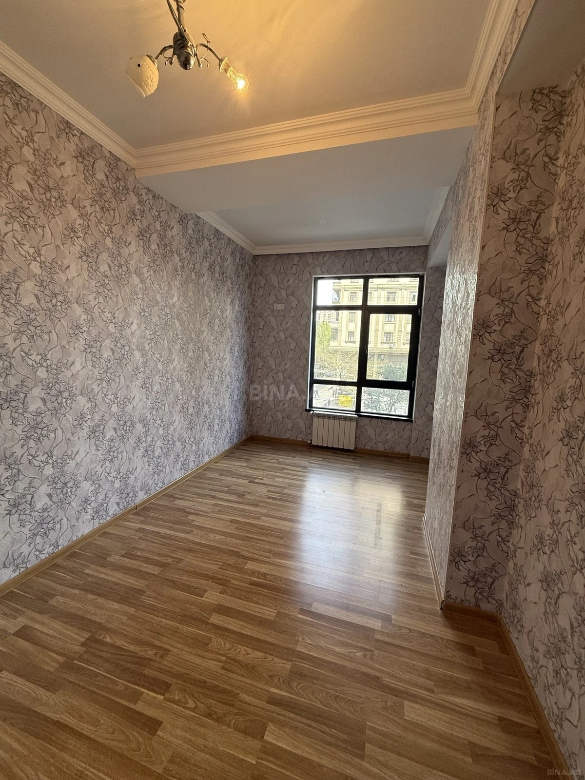 Satılır 4 otaqlı mənzil 120 m²