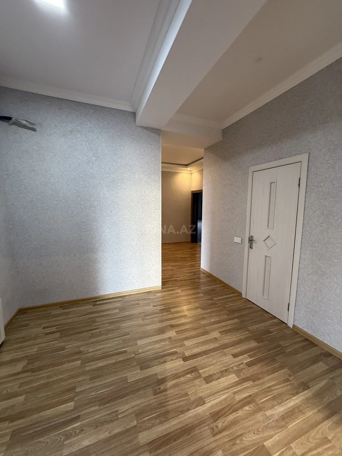 Satılır 4 otaqlı mənzil 120 m²