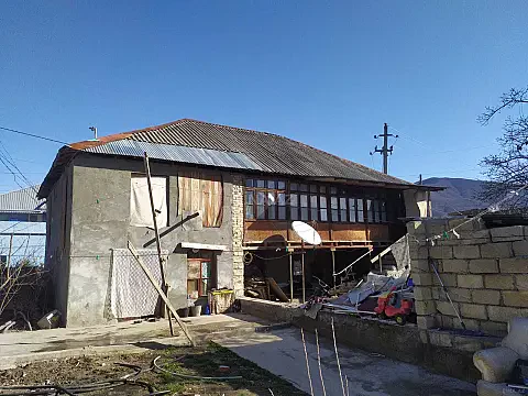 Satılır 4 otaqlı həyət evi 90 m² — Şəki 4 otaq 90.00 m²