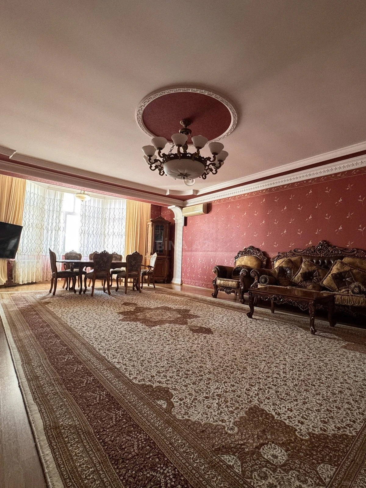 Satılır 7 otaqlı mənzil 360 m²
