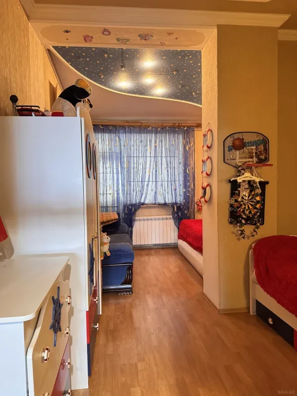 Satılır 7 otaqlı mənzil 360 m²