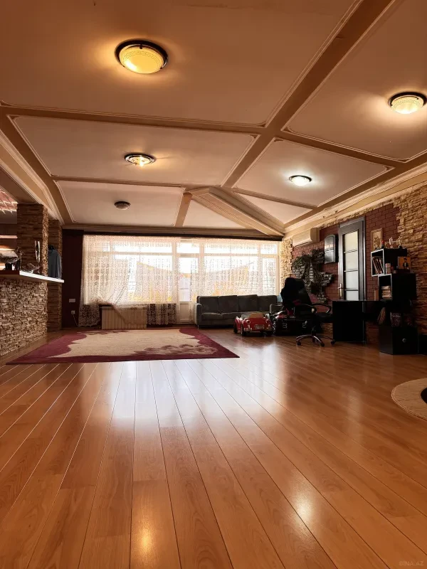 Satılır 7 otaqlı mənzil 360 m²