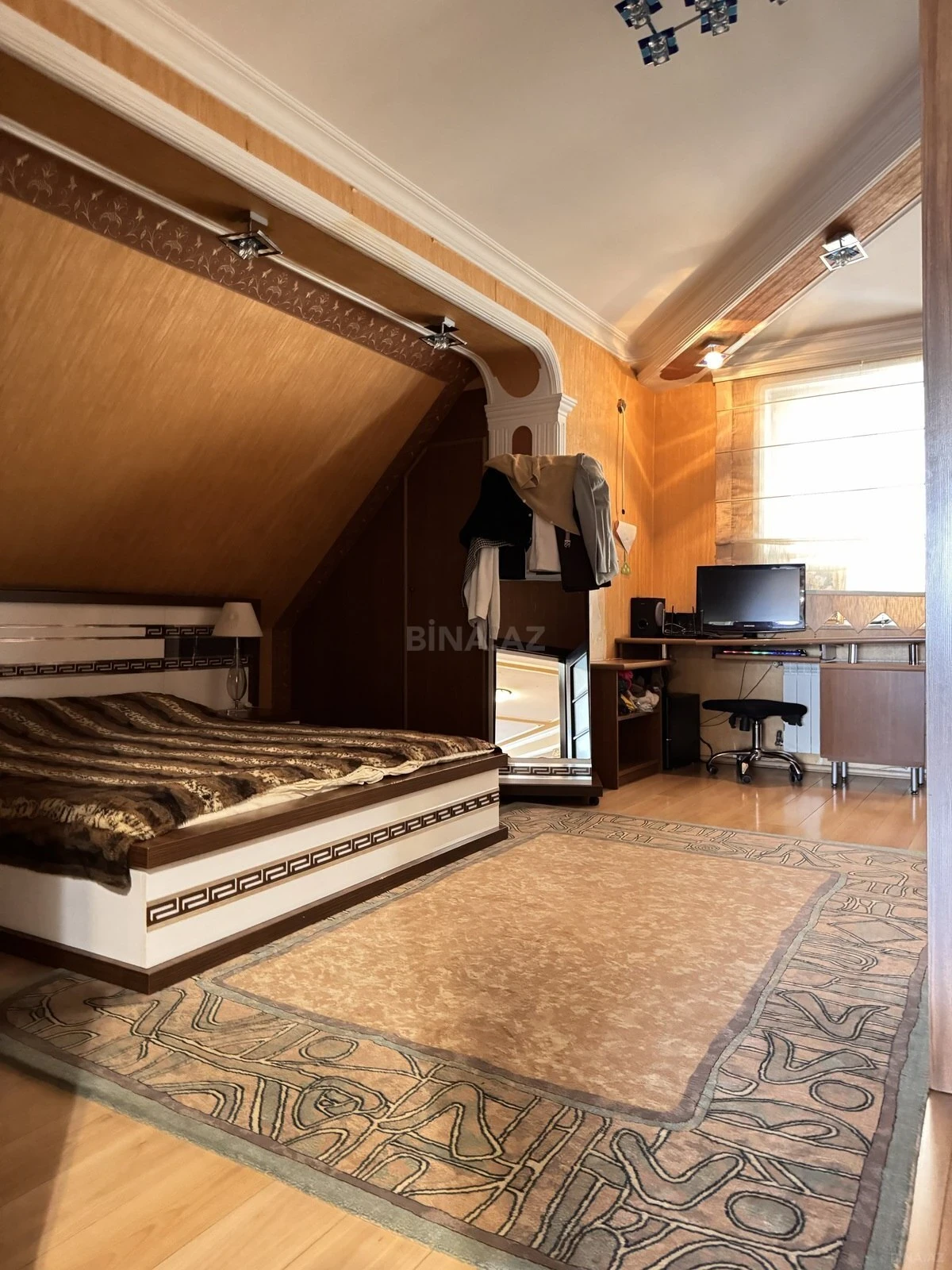 Satılır 7 otaqlı mənzil 360 m²