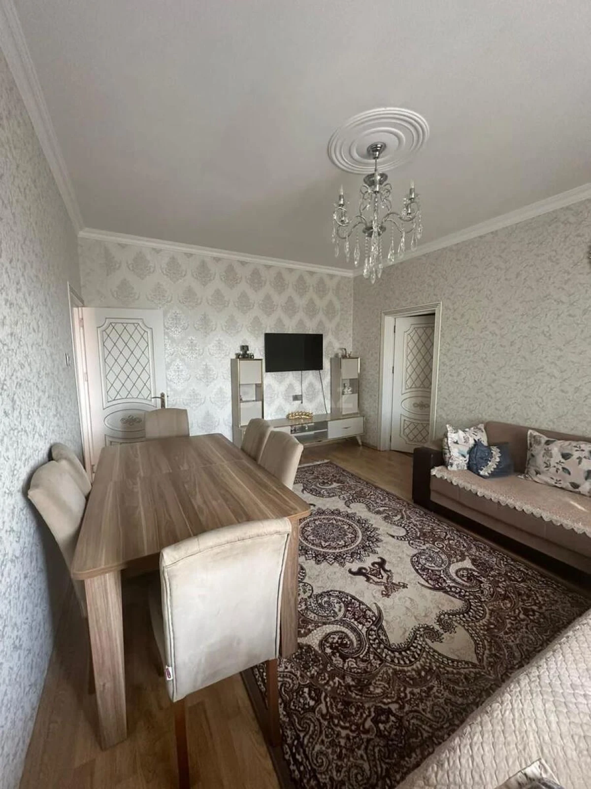 Satılır 5 otaqlı mənzil 100 m²