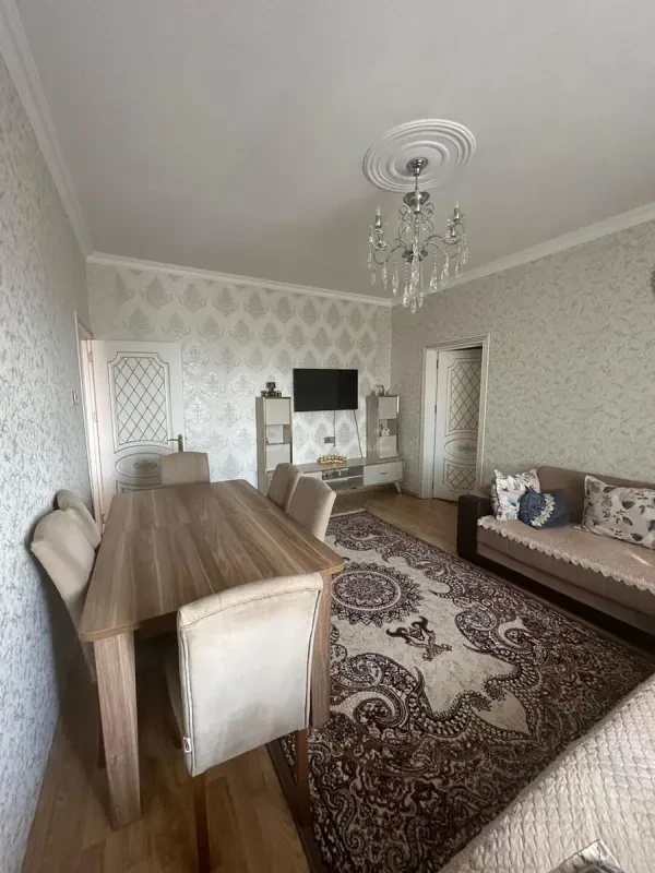 Satılır 5 otaqlı mənzil 100 m²