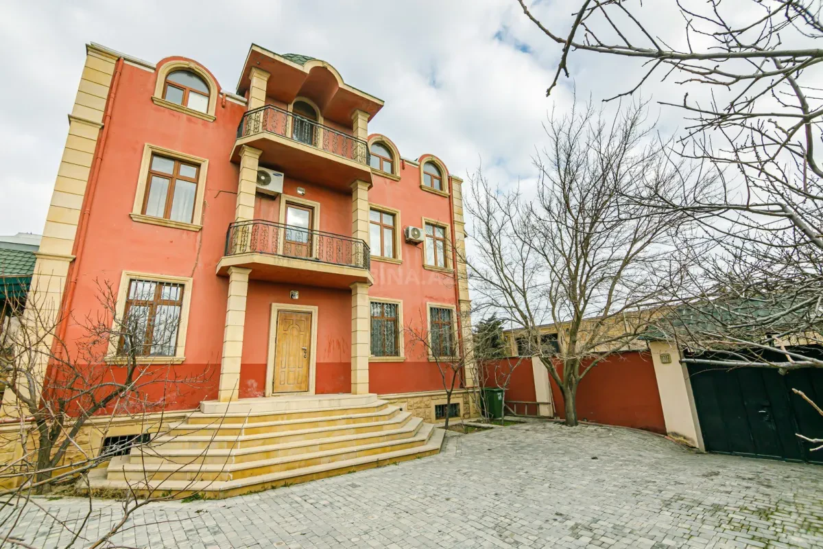 Kirayə verilir 9 otaqlı həyət evi 500 m²