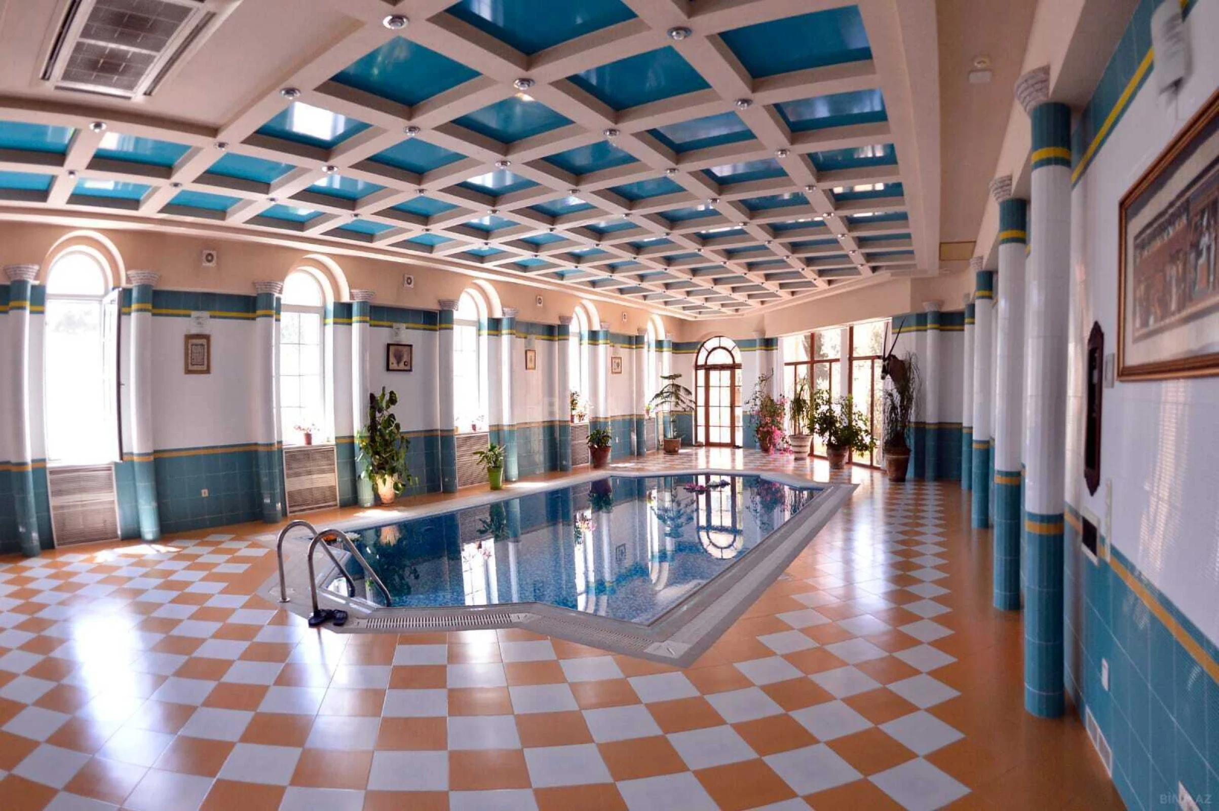 Satılır 7 otaqlı həyət evi 1500 m²