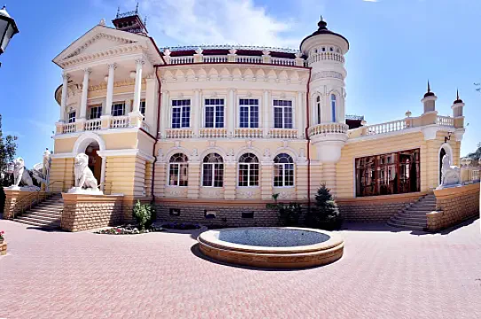 Satılır 7 otaqlı həyət evi 1500 m²