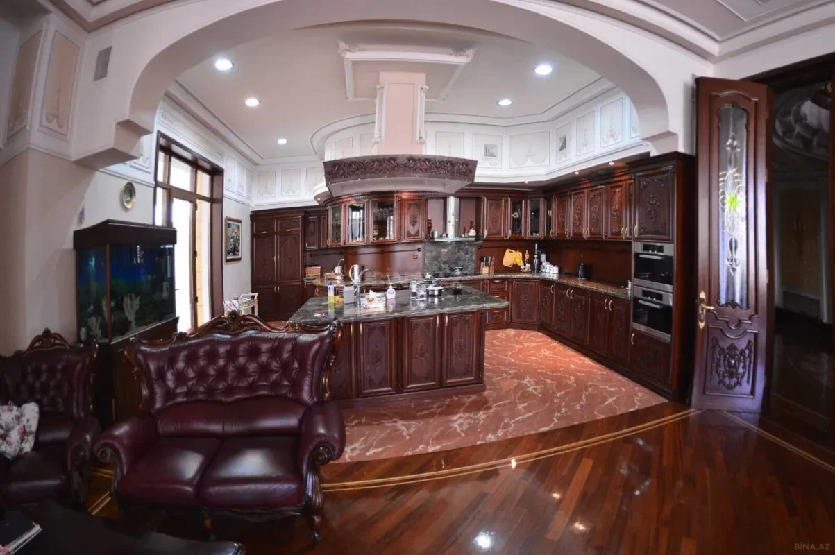 Satılır 7 otaqlı həyət evi 1500 m²