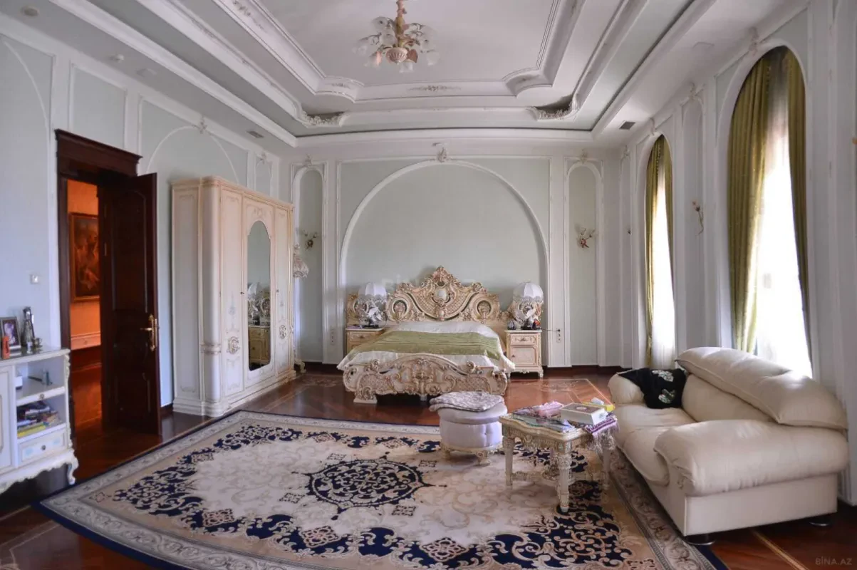 Satılır 7 otaqlı həyət evi 1500 m²