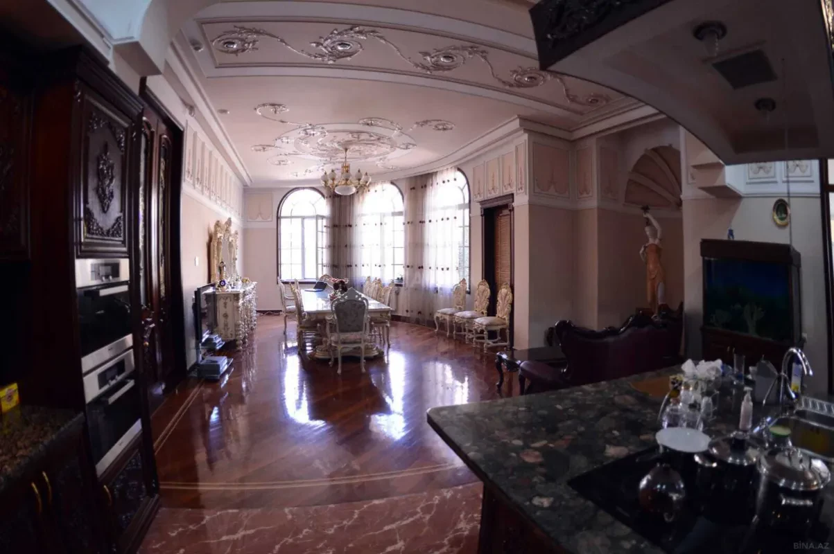 Satılır 7 otaqlı həyət evi 1500 m²
