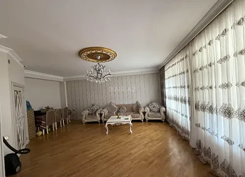 Satılır 4 otaqlı mənzil 137 m²