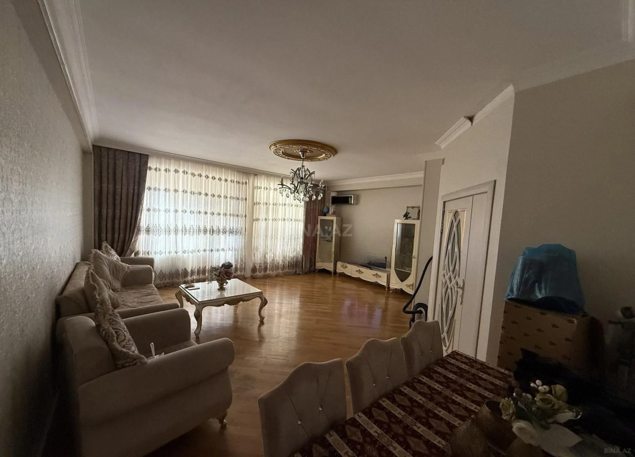 Satılır 4 otaqlı mənzil 137 m²