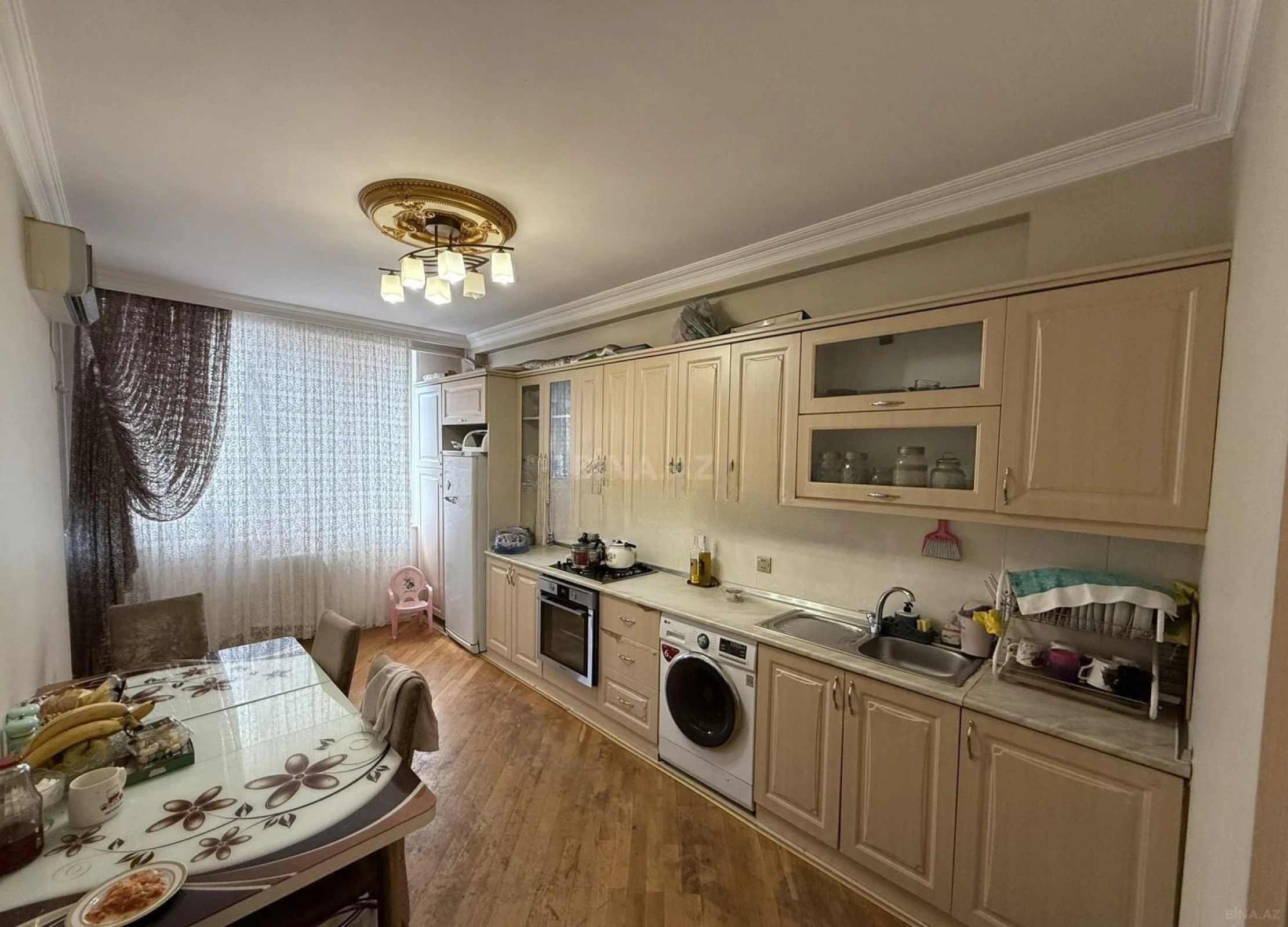 Satılır 4 otaqlı mənzil 137 m²