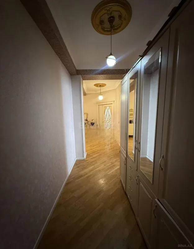 Satılır 4 otaqlı mənzil 137 m²