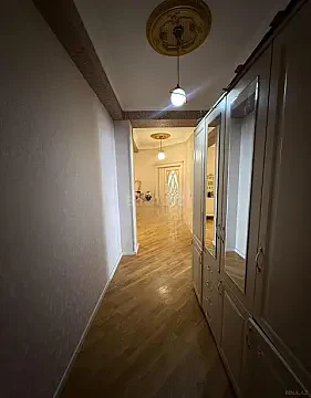 Satılır 4 otaqlı mənzil 137 m²