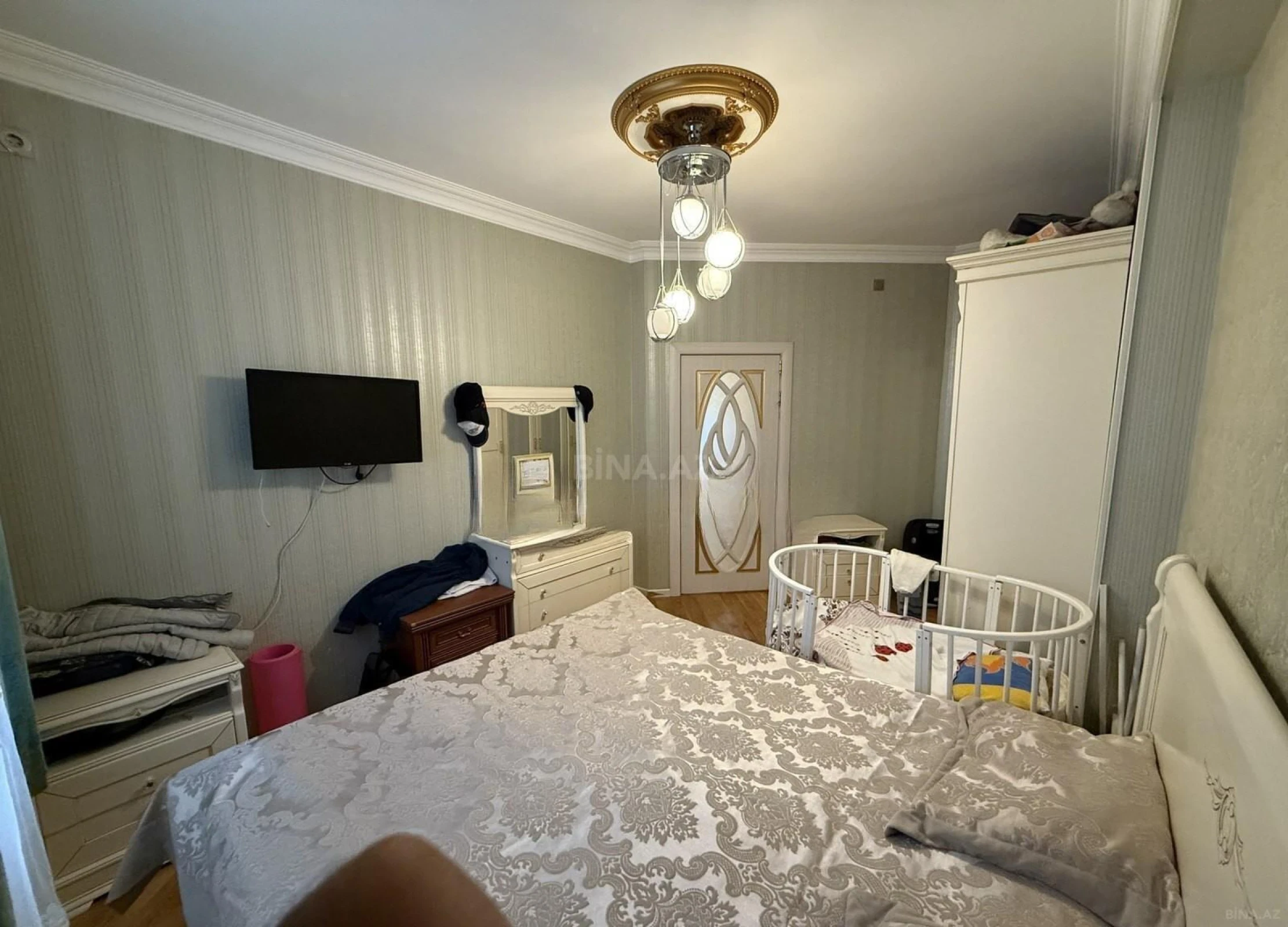 Satılır 4 otaqlı mənzil 137 m²