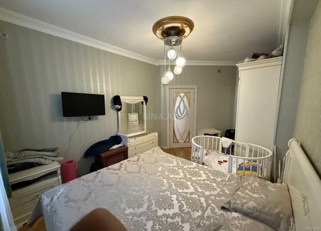 Satılır 4 otaqlı mənzil 137 m²