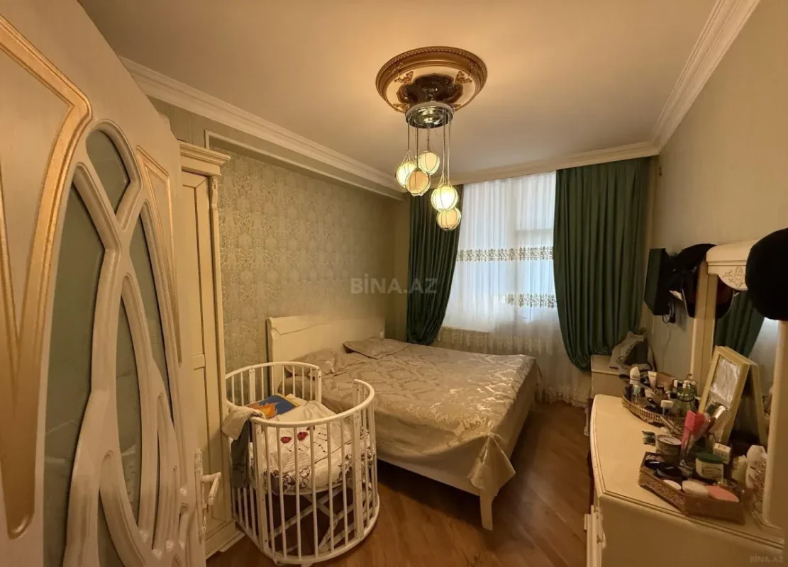 Satılır 4 otaqlı mənzil 137 m²