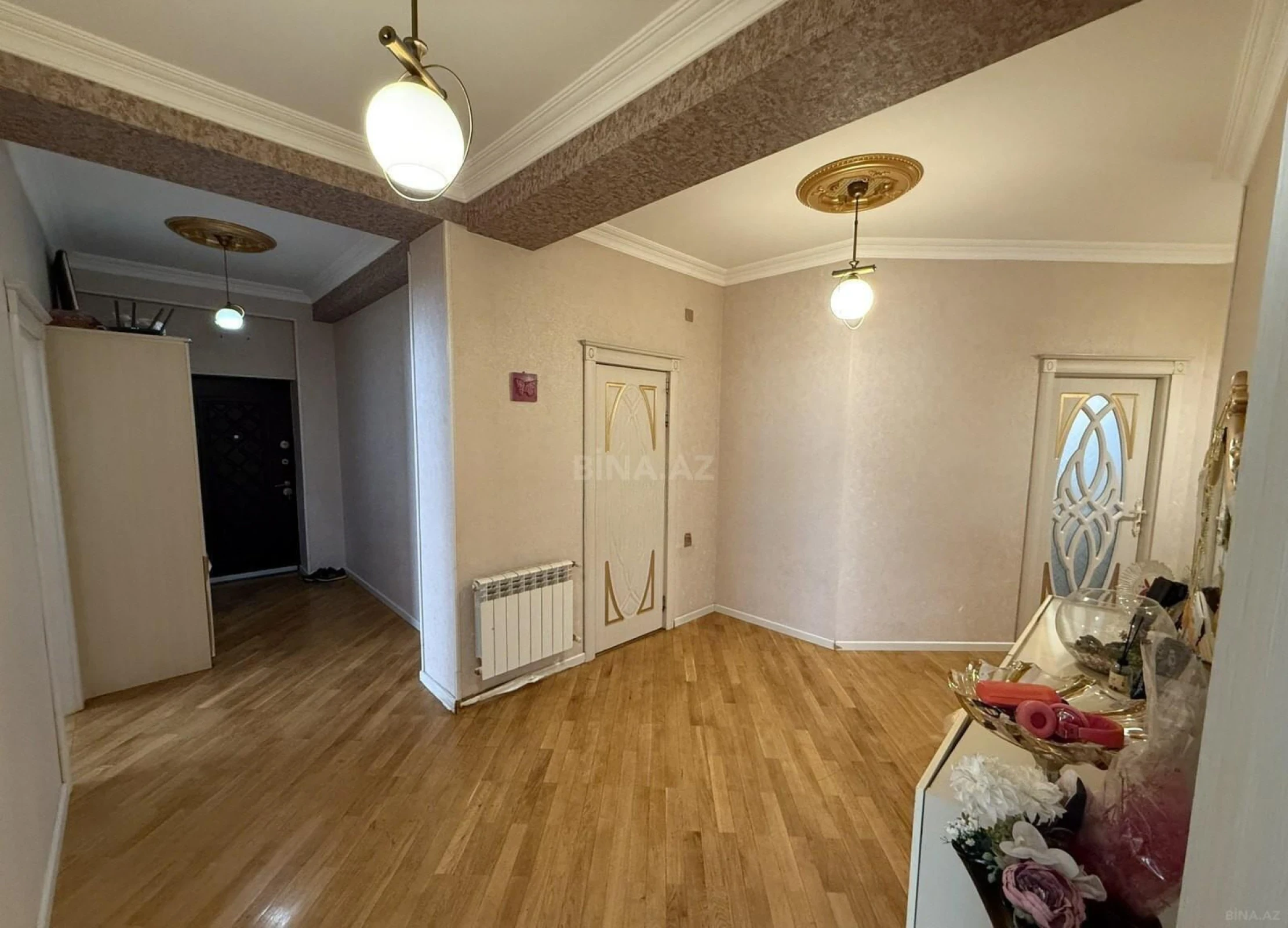 Satılır 4 otaqlı mənzil 137 m²