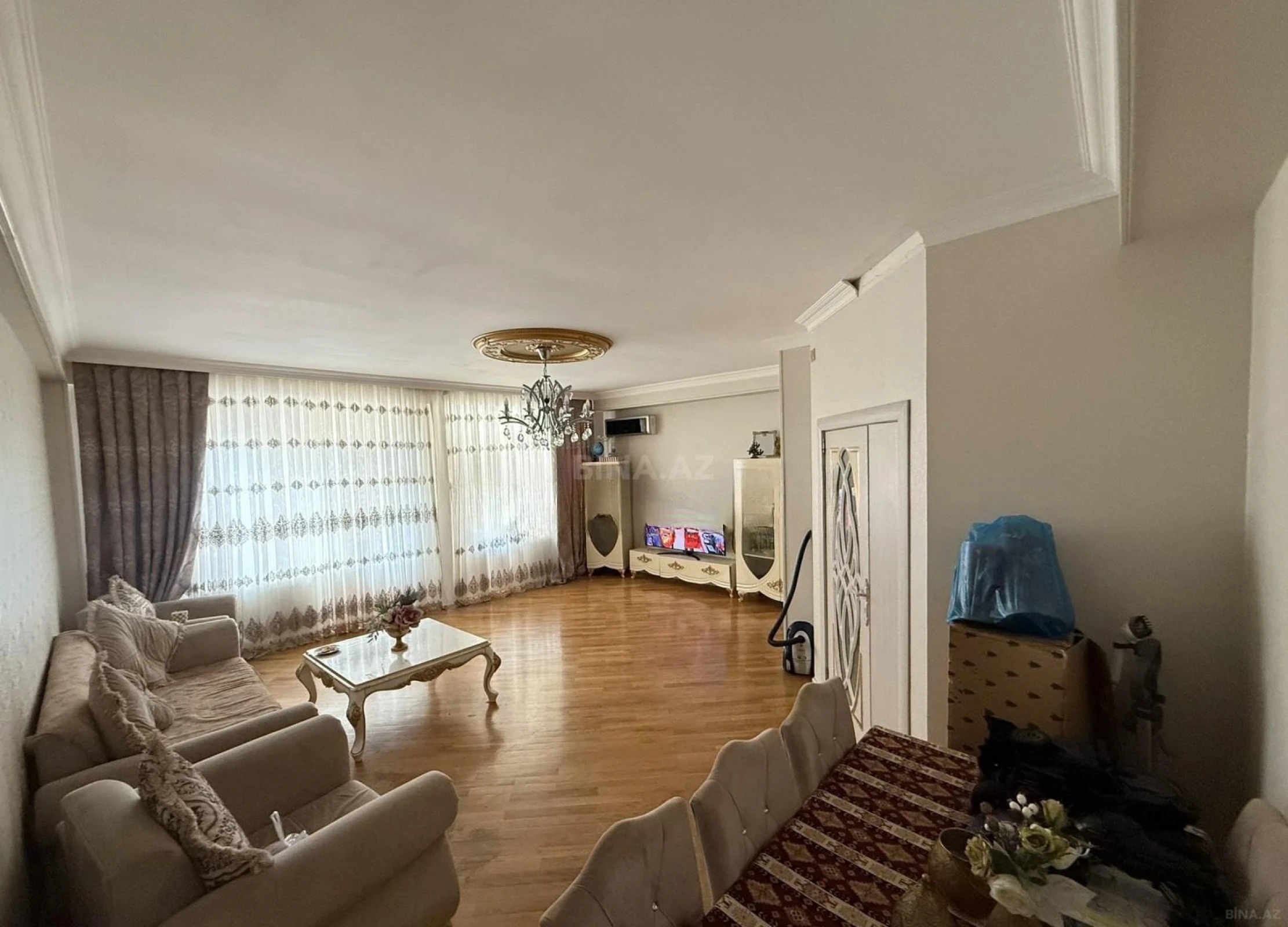 Satılır 4 otaqlı mənzil 137 m²