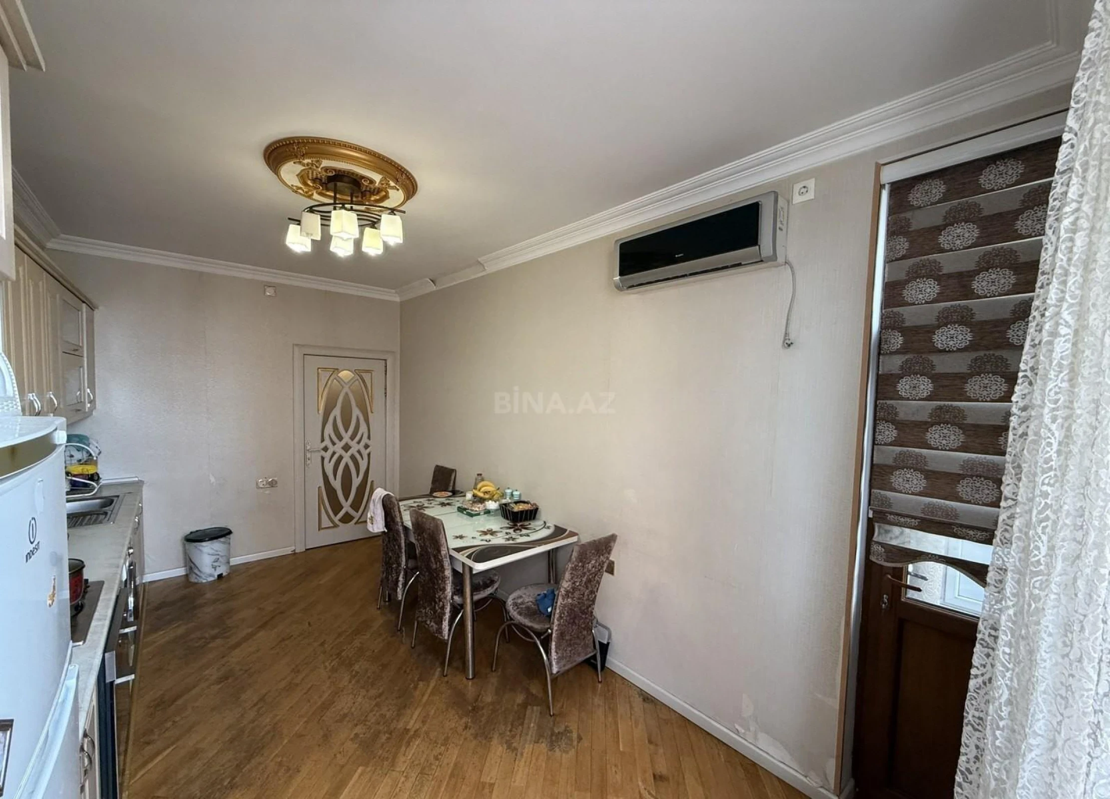 Satılır 4 otaqlı mənzil 137 m²