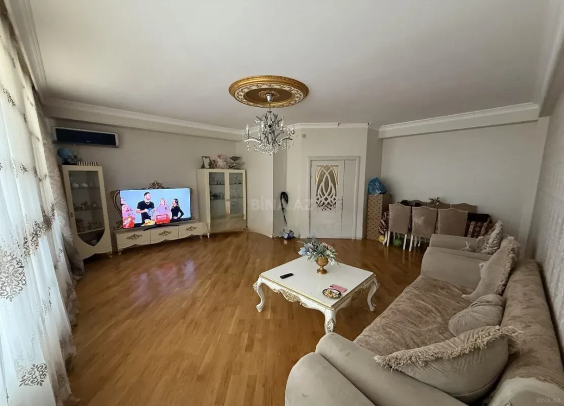 Satılır 4 otaqlı mənzil 137 m²