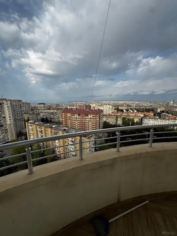 Satılır 3 otaqlı mənzil 157 m²