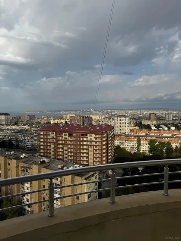 Satılır 3 otaqlı mənzil 157 m²
