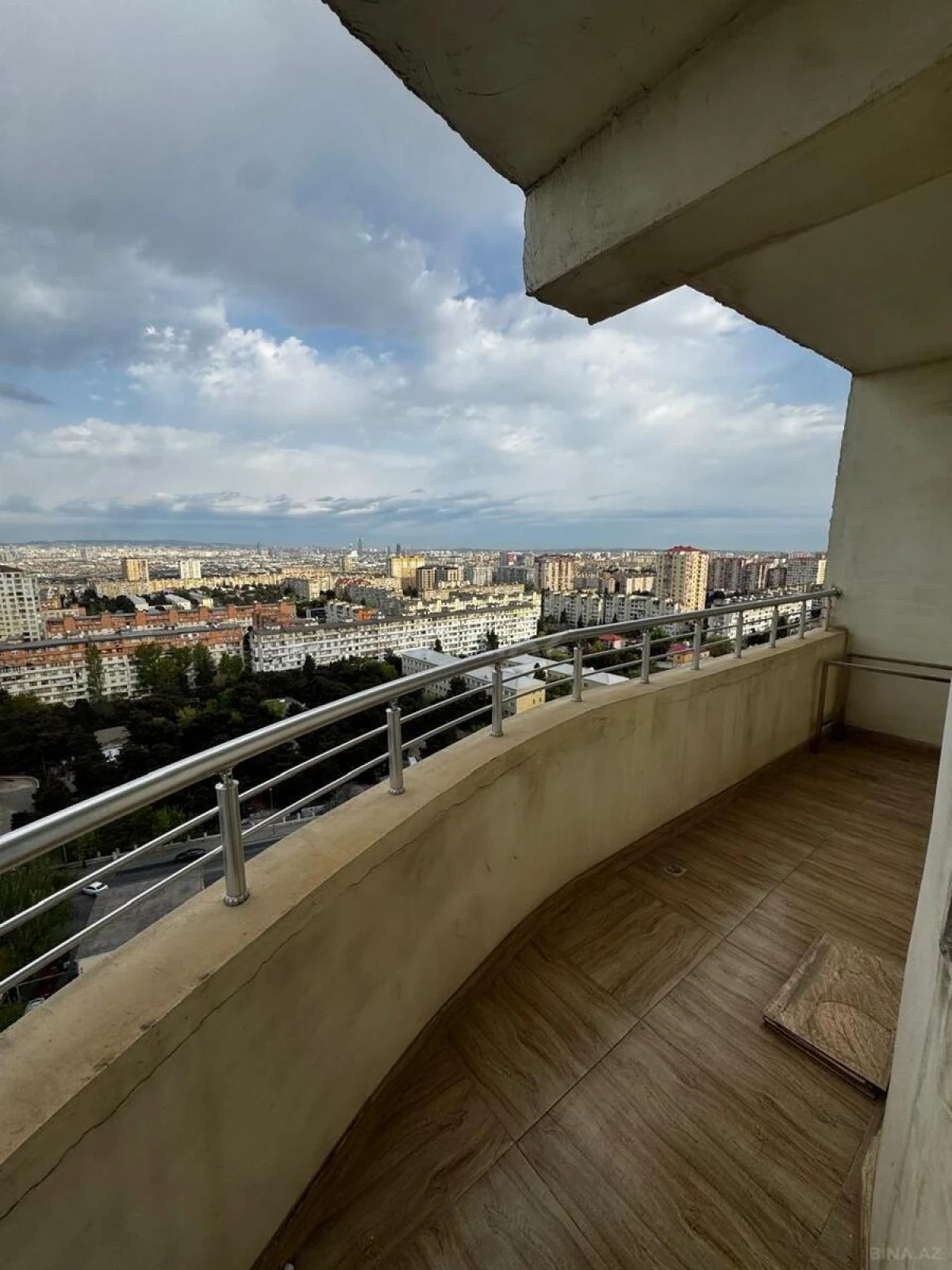 Satılır 3 otaqlı mənzil 157 m²