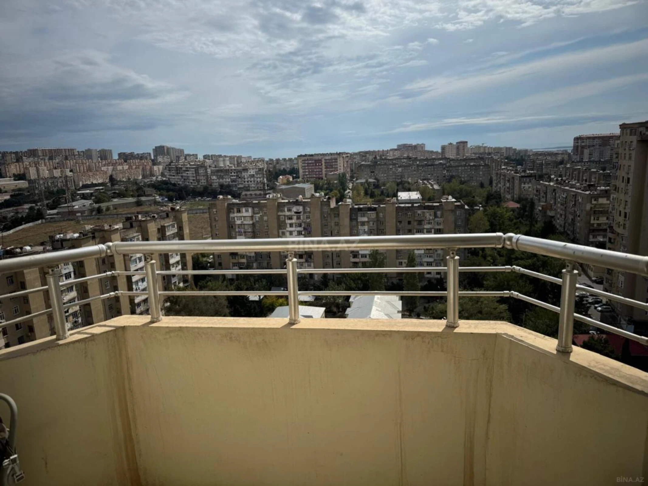 Satılır 3 otaqlı mənzil 157 m²