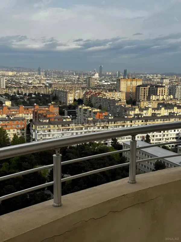 Satılır 3 otaqlı mənzil 157 m²