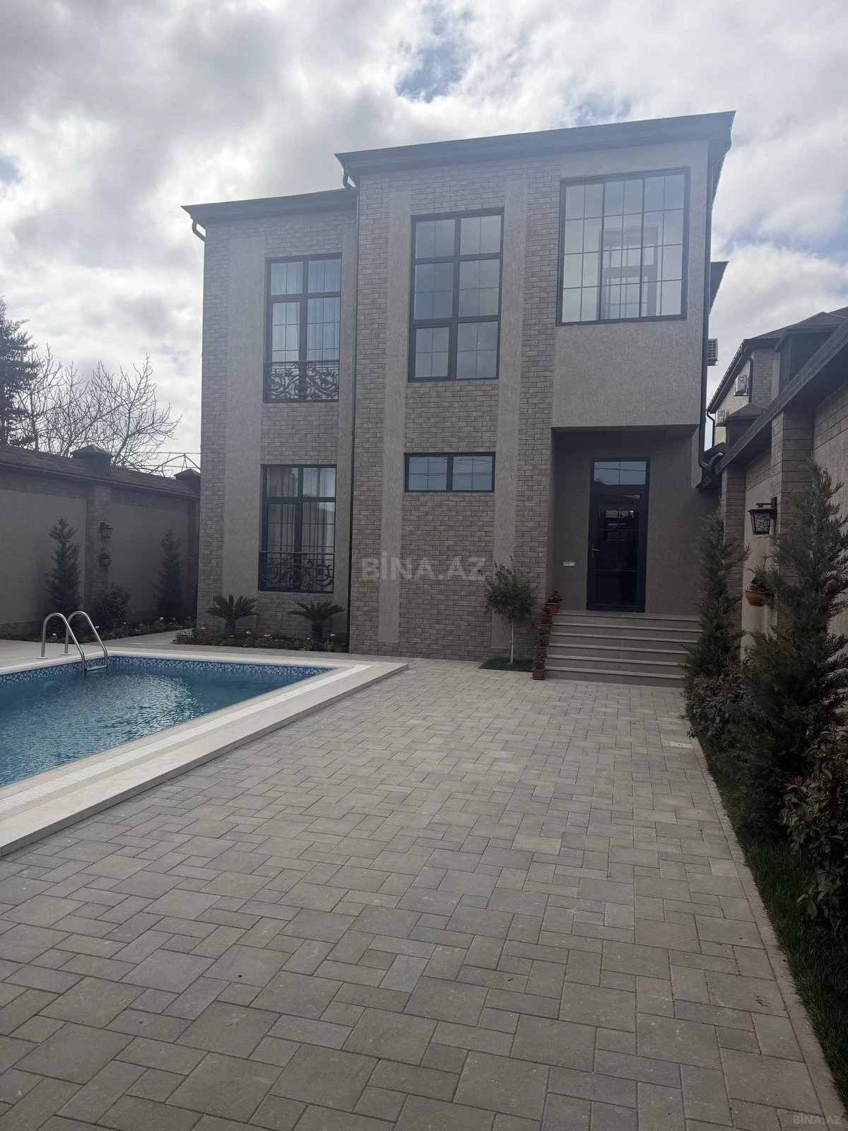 Satılır 6 otaqlı həyət evi 220 m²