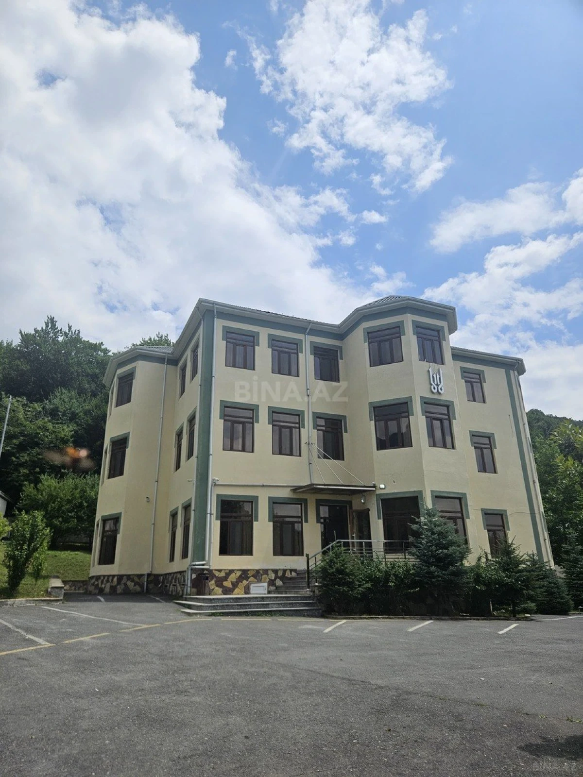 Satılır obyekt 800 m²