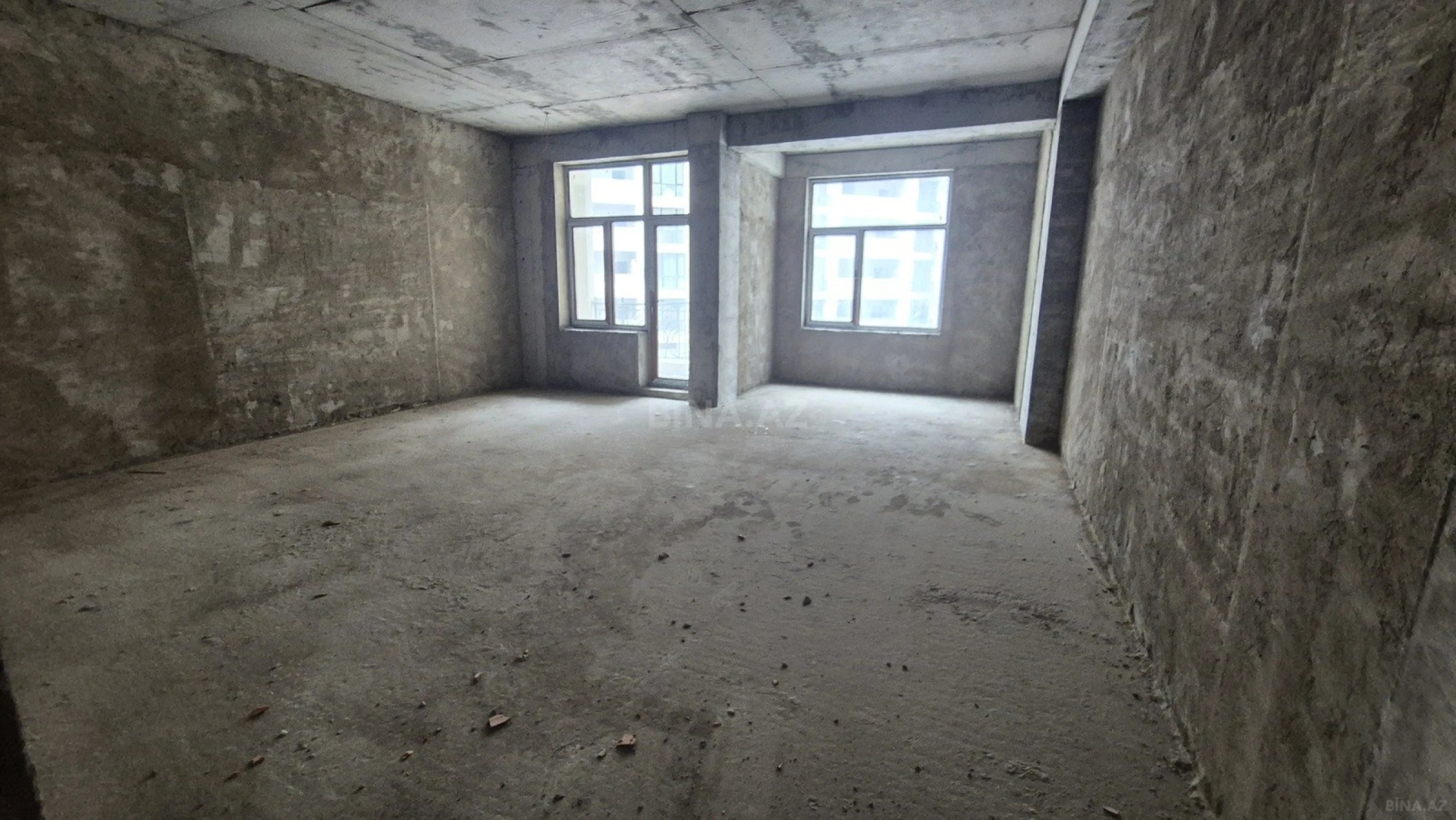 Satılır 4 otaqlı mənzil 264 m²