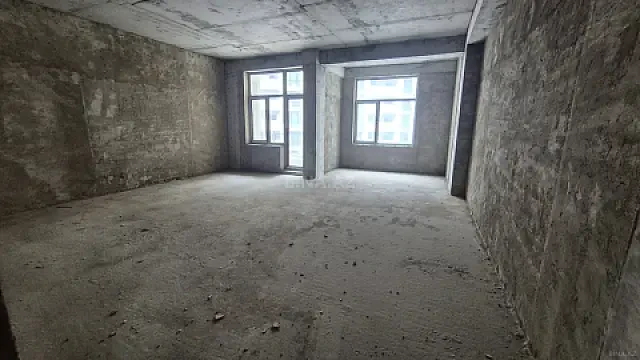 Satılır 4 otaqlı mənzil 264 m²