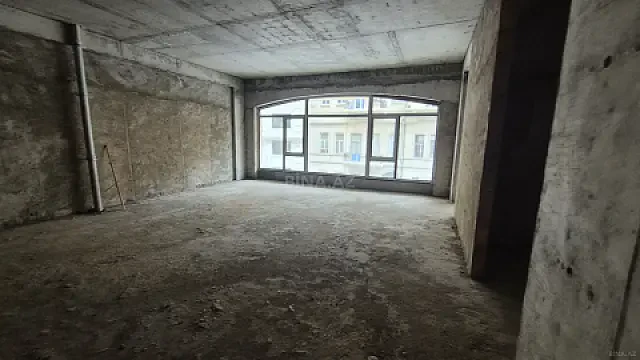 Satılır 4 otaqlı mənzil 264 m²
