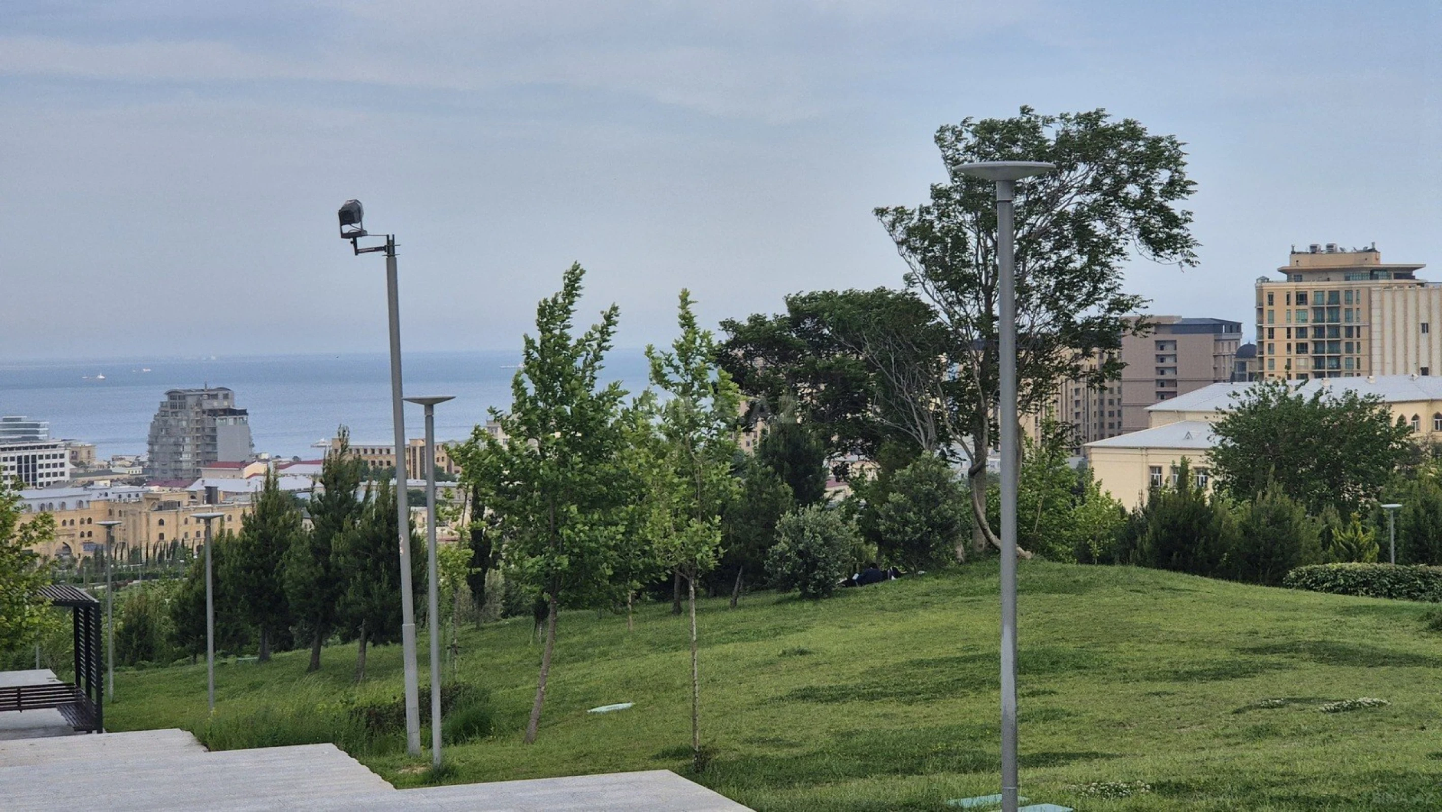 Satılır 4 otaqlı mənzil 264 m²