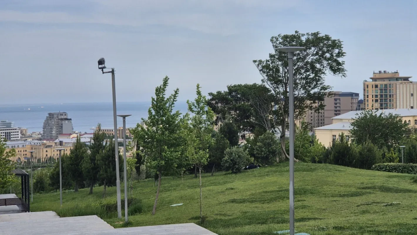 Satılır 4 otaqlı mənzil 264 m²